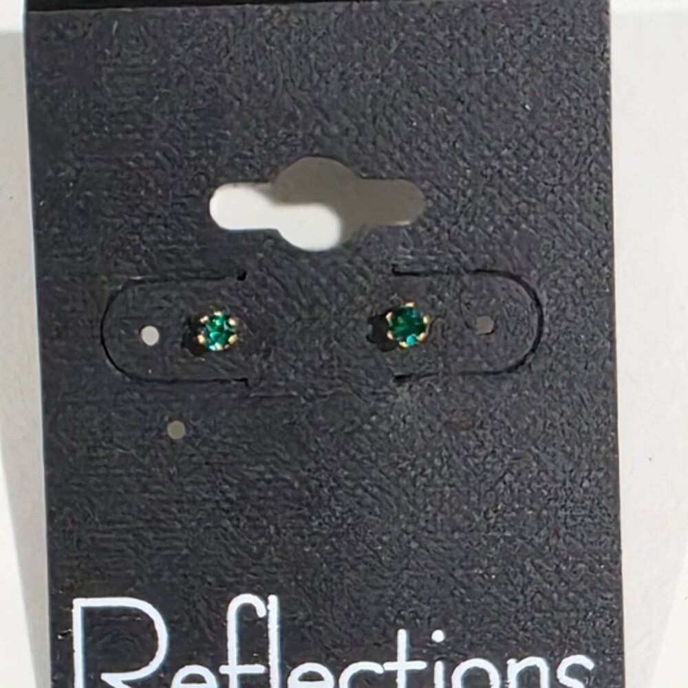 Swarovski Crystal Stud Earrings – Gold Overlay - Green Stone - Luxury Jewelry - Picture 6 of 6
